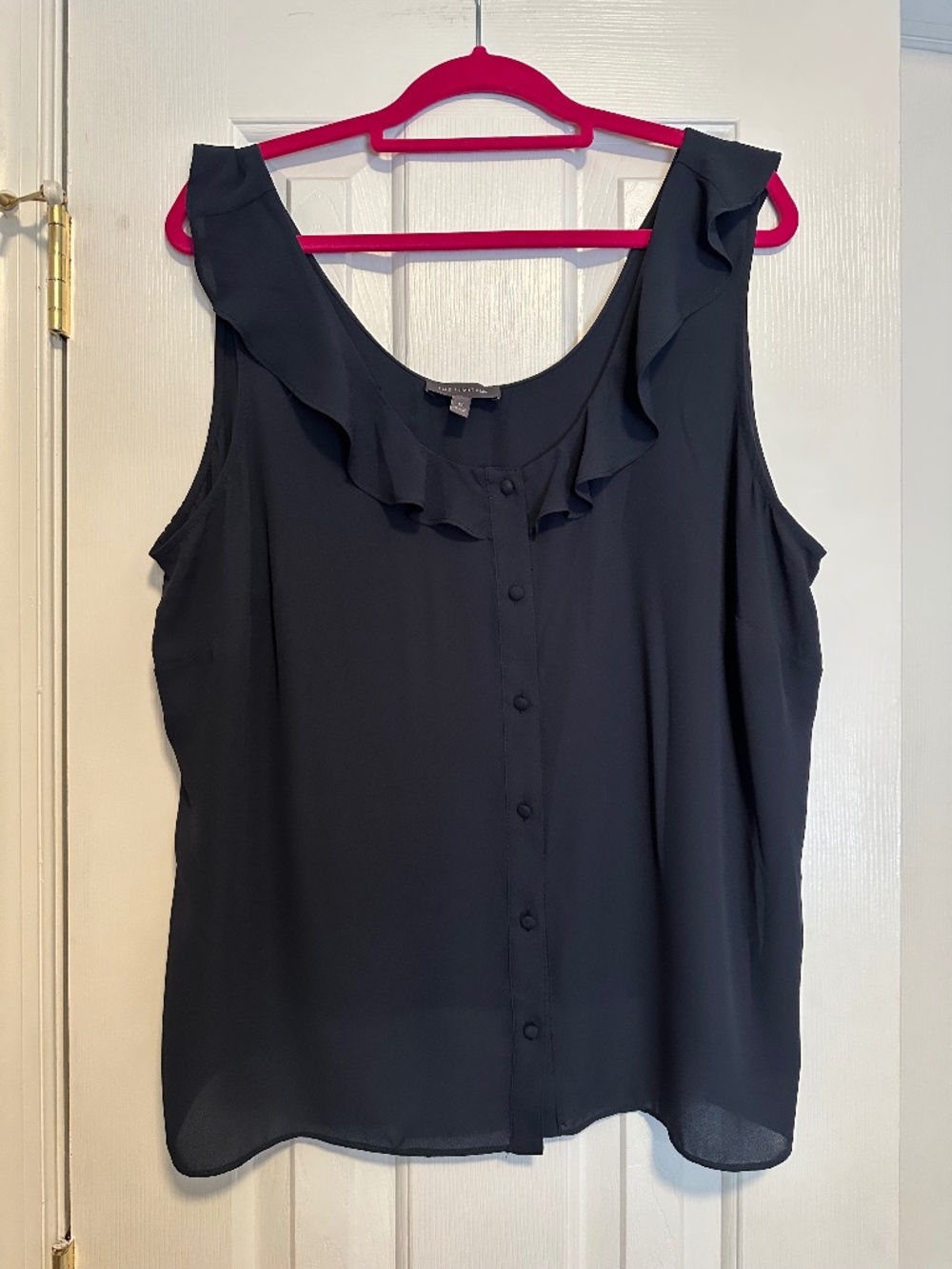 Express women’s sleeveless navy blue top size 1X